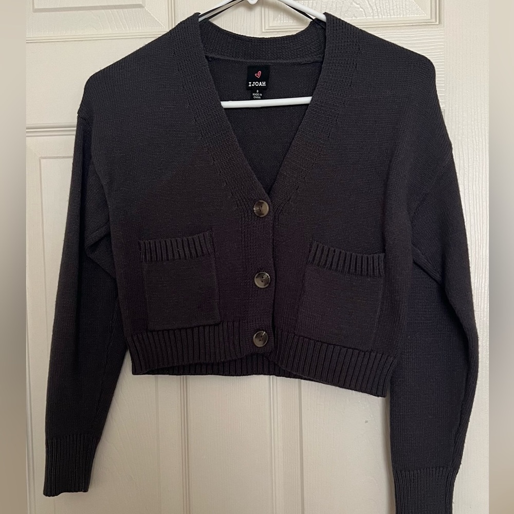 Cropped Cardigan in Dark Gray